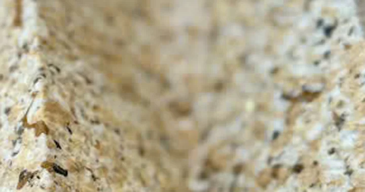 Mẫu sơn đá hoa cương Vàng hạt đá — vân đá chụp từ công trình thực tế